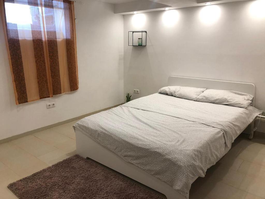 Bescheidene Untergeschoss Wohnung In Guter Lage. โคโลญ ภายนอก รูปภาพ