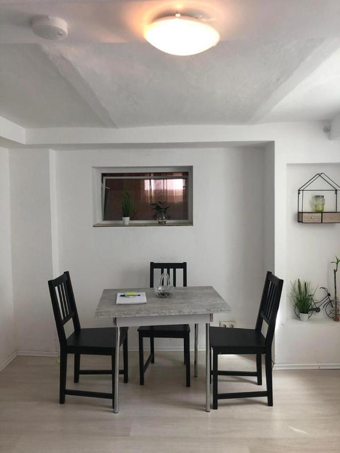 Bescheidene Untergeschoss Wohnung In Guter Lage. โคโลญ ภายนอก รูปภาพ